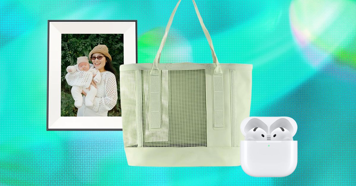 Best Gifts for Mom (2026): E-Readers, Digital Wall Calendar, Smart Bird Feeders
