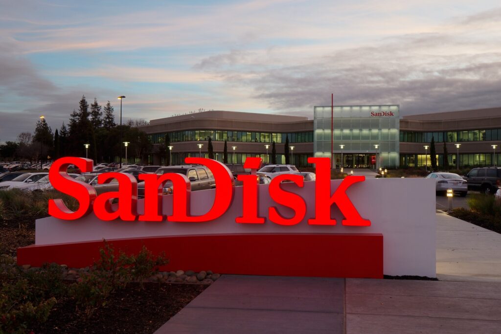 Sandisk Stock Falls 5.3% as AI Slowdown Call Hits Memory