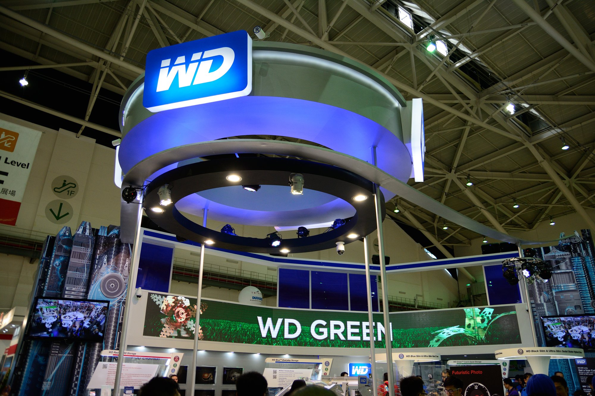 Western Digital Stock Falls 3% After Beat: Sandisk Oct 29